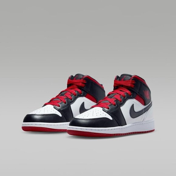 NIB NIKE AIR JORDAN 1 MID SZ 4Y YOUTH
